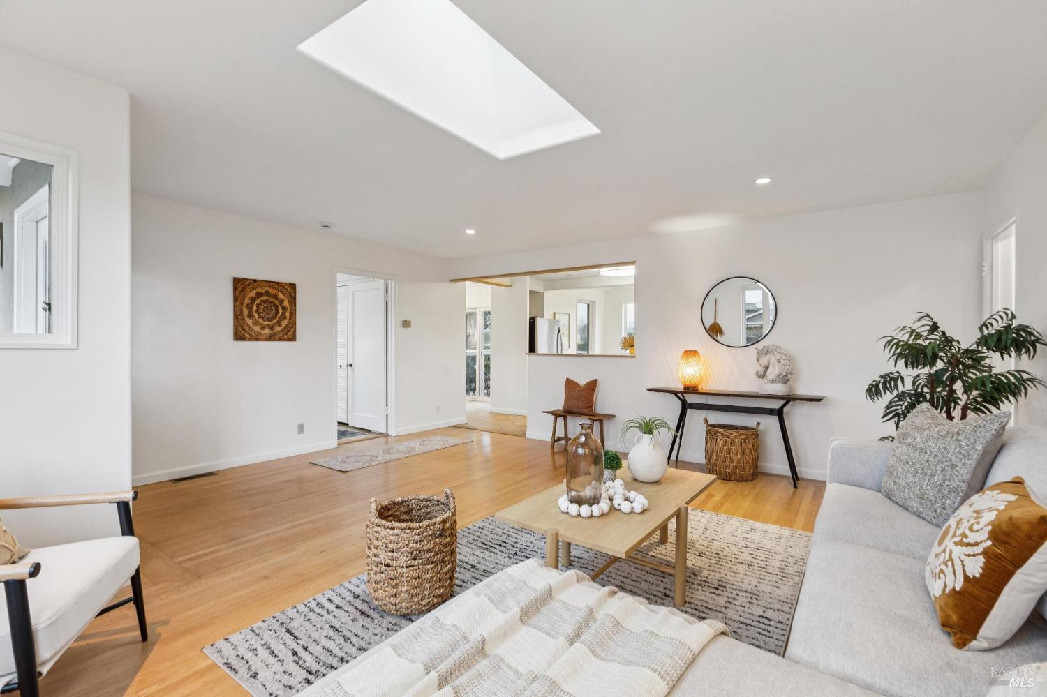 Detail Gallery Image 4 of 16 For 101 Vendola Dr, San Rafael,  CA 94903 - 3 Beds | 2 Baths