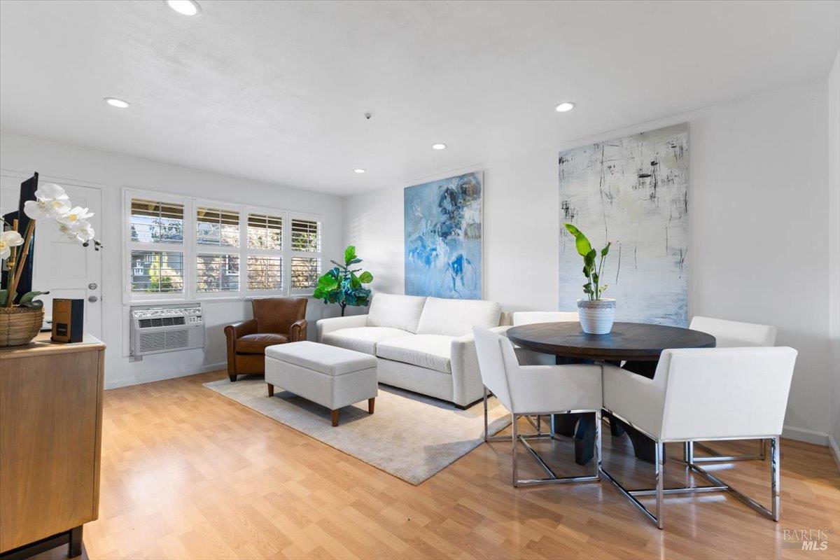 Detail Gallery Image 7 of 33 For 426 North St #14,  Healdsburg,  CA 95448 - 2 Beds | 1 Baths