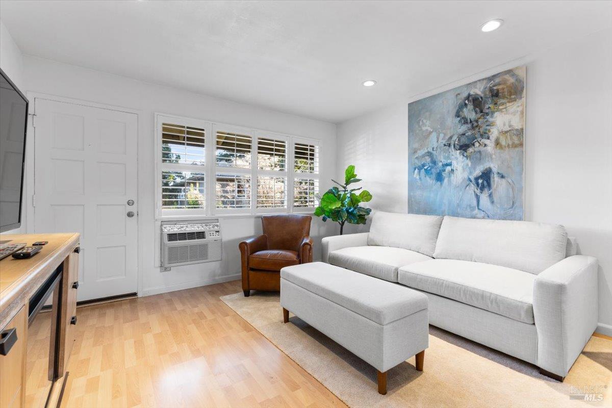 Detail Gallery Image 6 of 33 For 426 North St #14,  Healdsburg,  CA 95448 - 2 Beds | 1 Baths