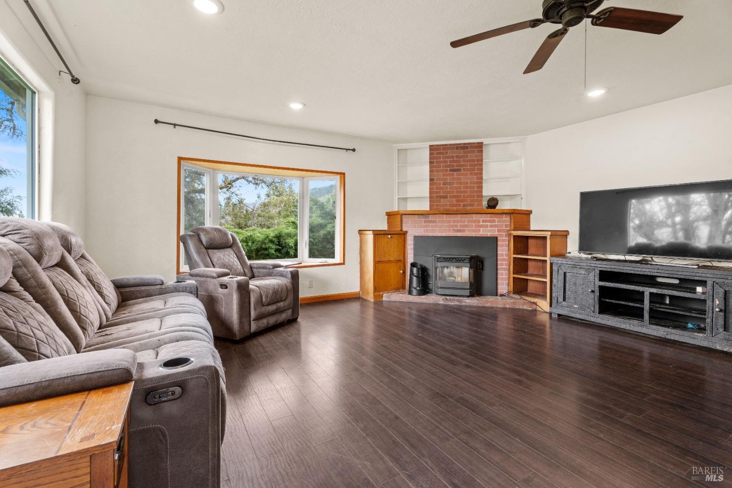 Detail Gallery Image 13 of 24 For 210 Bourbon Ln, Ukiah,  CA 95482 - 2 Beds | 1 Baths