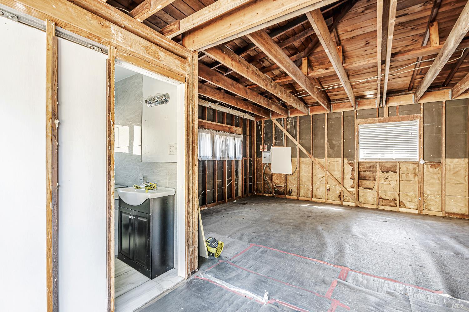 Detail Gallery Image 11 of 53 For 65 Circle Rd, San Rafael,  CA 94903 - 4 Beds | 3 Baths