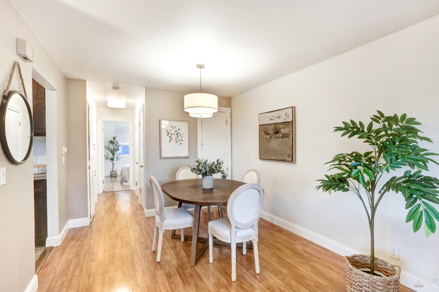 Detail Gallery Image 6 of 13 For 72 Plumas Cir a,  Novato,  CA 94947 - 2 Beds | 1 Baths