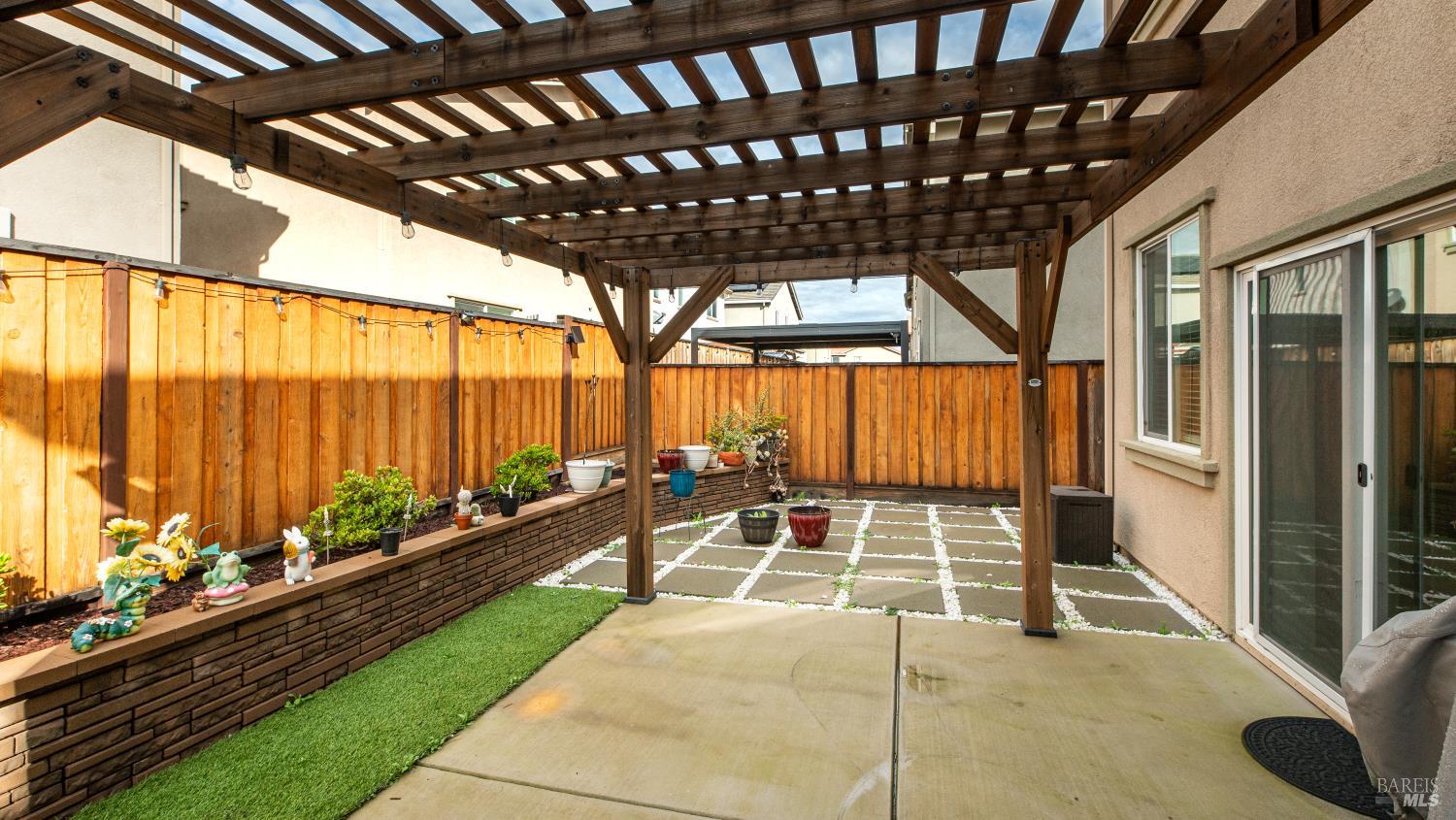 Detail Gallery Image 36 of 42 For 1464 Descanso Ln, Fairfield,  CA 94533 - 3 Beds | 2/1 Baths