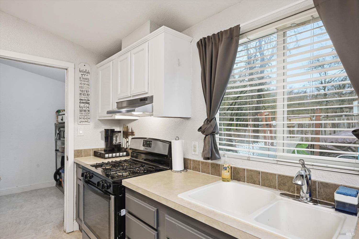 Detail Gallery Image 5 of 17 For 16845 Pebble Ct, Lower Lake,  CA 95457 - 3 Beds | 2 Baths