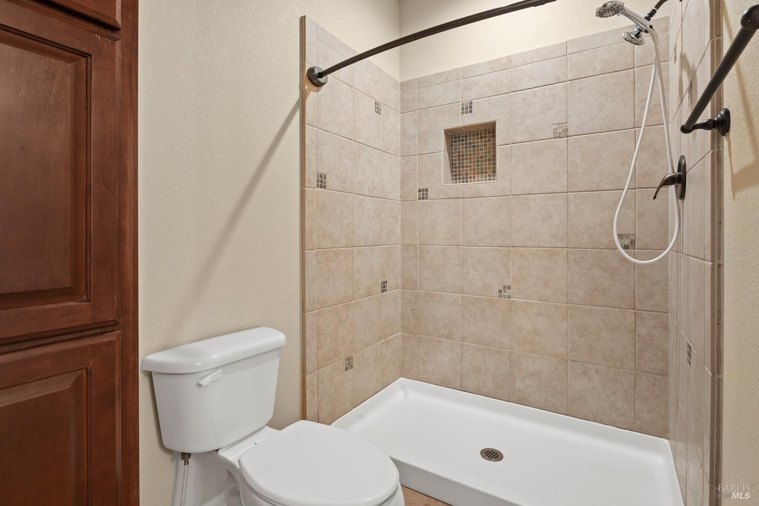 Detail Gallery Image 41 of 64 For 4595 Feliz Creek Rd, Hopland,  CA 95449 - 12 Beds | 6/1 Baths