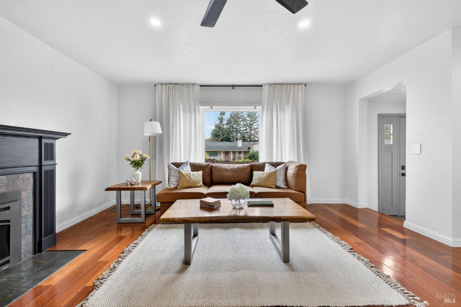 Detail Gallery Image 9 of 58 For 4933 Hansen Dr, Santa Rosa,  CA 95409 - 4 Beds | 2 Baths