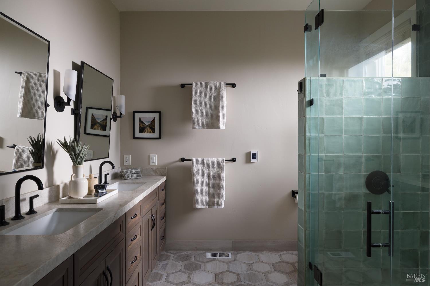 Detail Gallery Image 17 of 31 For 1236 Michele Way, Santa Rosa,  CA 95404 - 3 Beds | 3/1 Baths