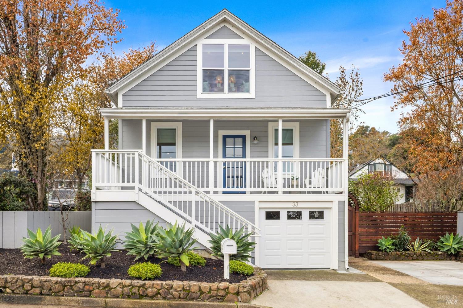 Detail Gallery Image 3 of 44 For 33 Montecito Ave, Corte Madera,  CA 94925 - 3 Beds | 2/1 Baths