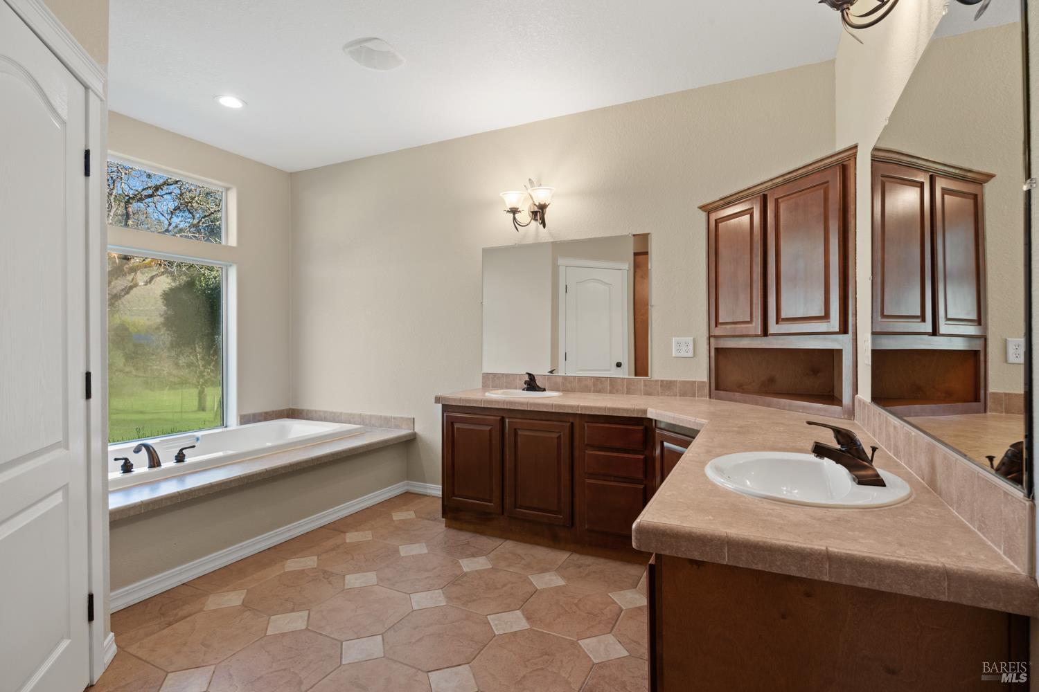 Detail Gallery Image 40 of 64 For 4595 Feliz Creek Rd, Hopland,  CA 95449 - 12 Beds | 6/1 Baths