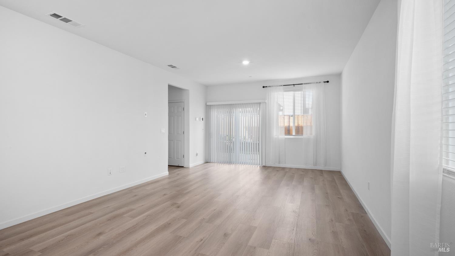 Detail Gallery Image 6 of 42 For 1464 Descanso Ln, Fairfield,  CA 94533 - 3 Beds | 2/1 Baths