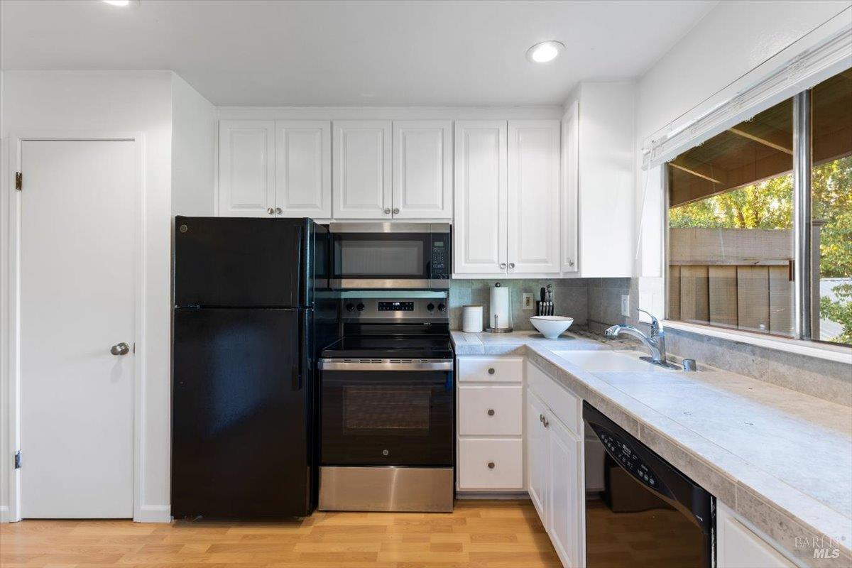 Detail Gallery Image 10 of 33 For 426 North St #14,  Healdsburg,  CA 95448 - 2 Beds | 1 Baths