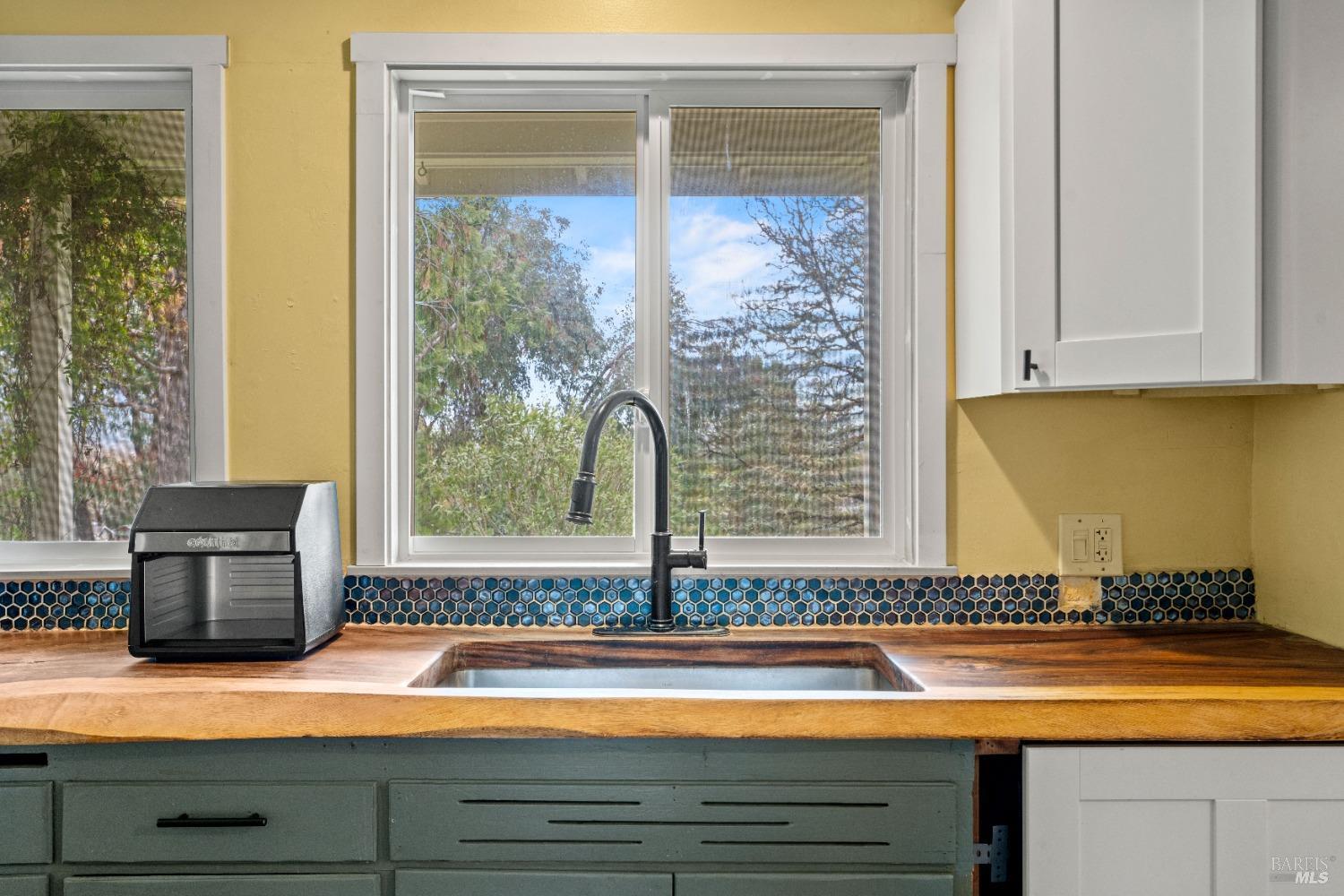 Detail Gallery Image 7 of 24 For 210 Bourbon Ln, Ukiah,  CA 95482 - 2 Beds | 1 Baths