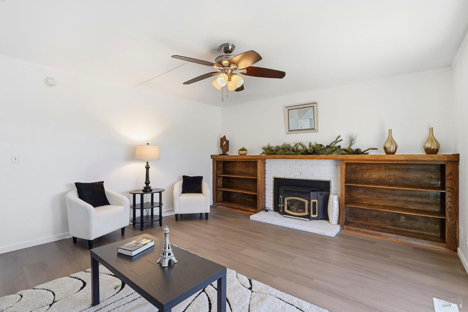 Detail Gallery Image 10 of 45 For 2100 Larchmont Cir, Fairfield,  CA 94534 - 5 Beds | 2/1 Baths