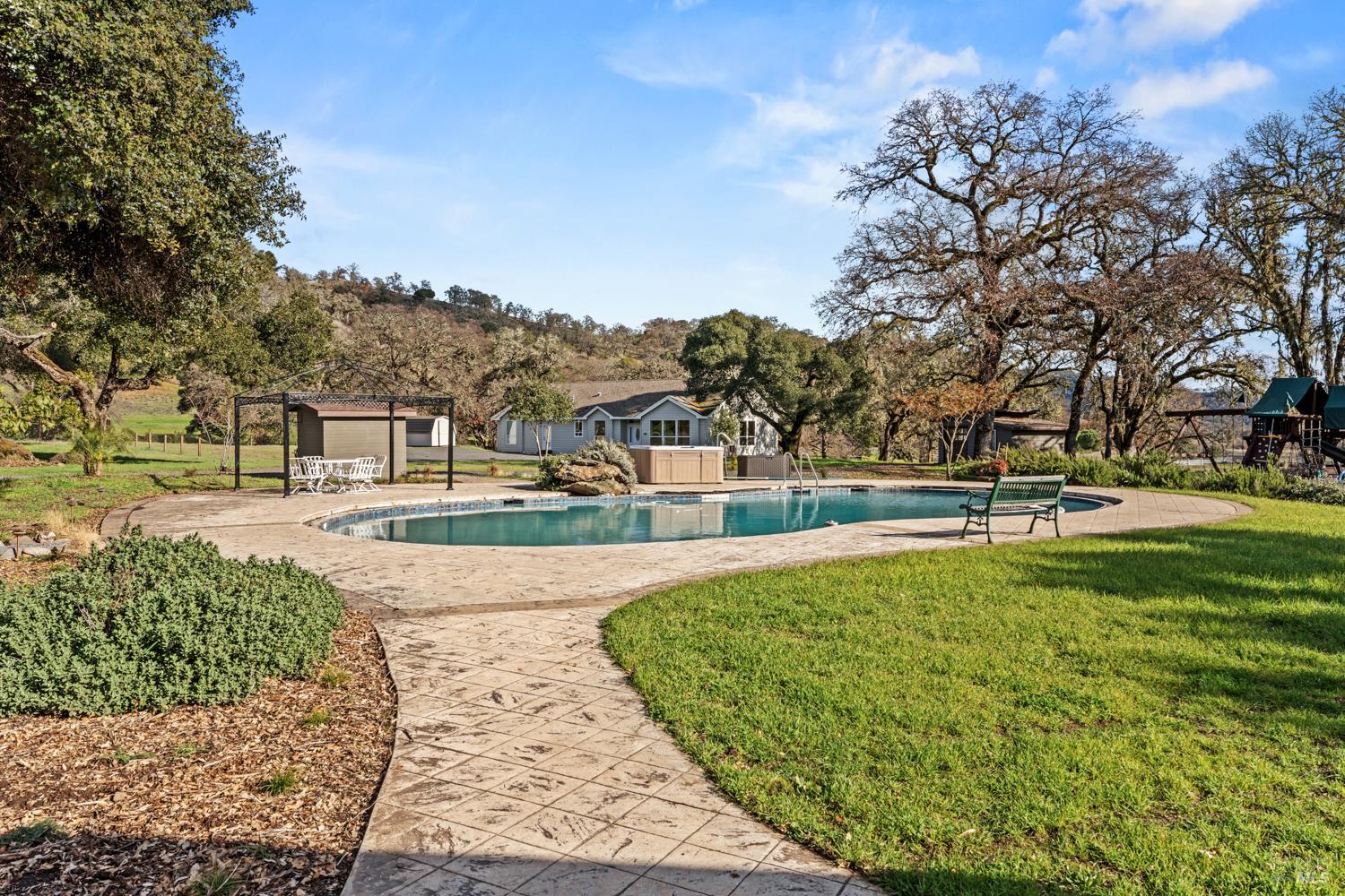 Detail Gallery Image 32 of 64 For 4595 Feliz Creek Rd, Hopland,  CA 95449 - 12 Beds | 6/1 Baths