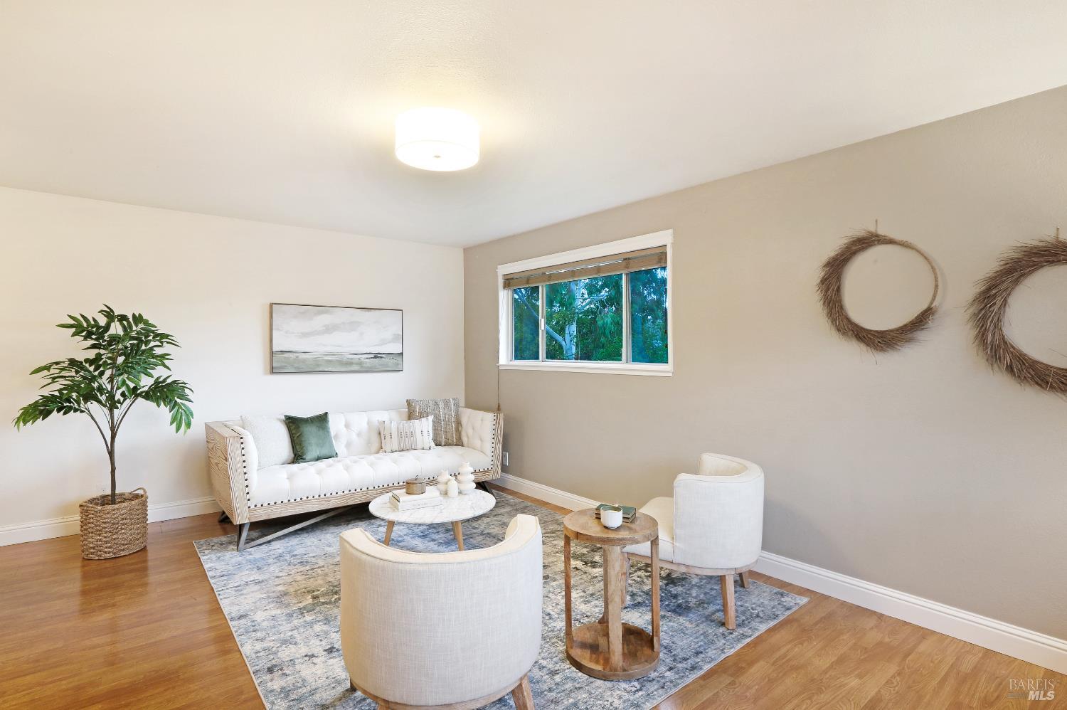 Detail Gallery Image 3 of 13 For 72 Plumas Cir a,  Novato,  CA 94947 - 2 Beds | 1 Baths