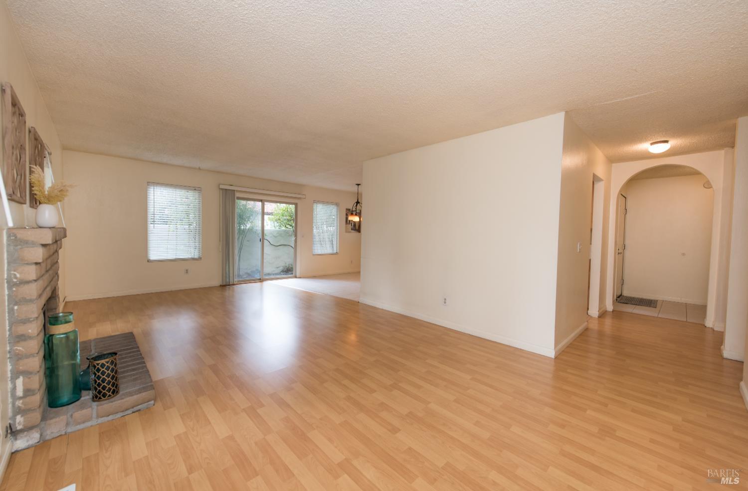 Detail Gallery Image 5 of 37 For 908 Shady Oak Dr, Santa Rosa,  CA 95404 - 3 Beds | 2 Baths