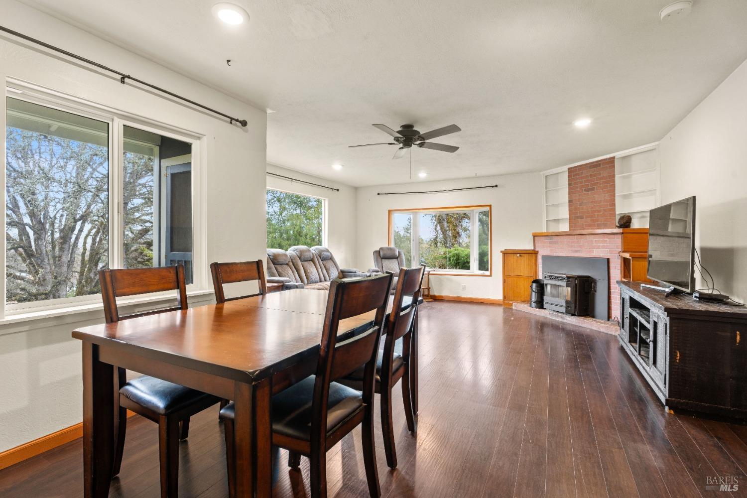 Detail Gallery Image 11 of 24 For 210 Bourbon Ln, Ukiah,  CA 95482 - 2 Beds | 1 Baths