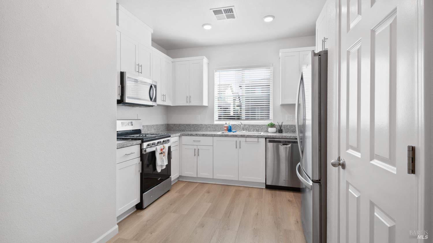 Detail Gallery Image 12 of 42 For 1464 Descanso Ln, Fairfield,  CA 94533 - 3 Beds | 2/1 Baths