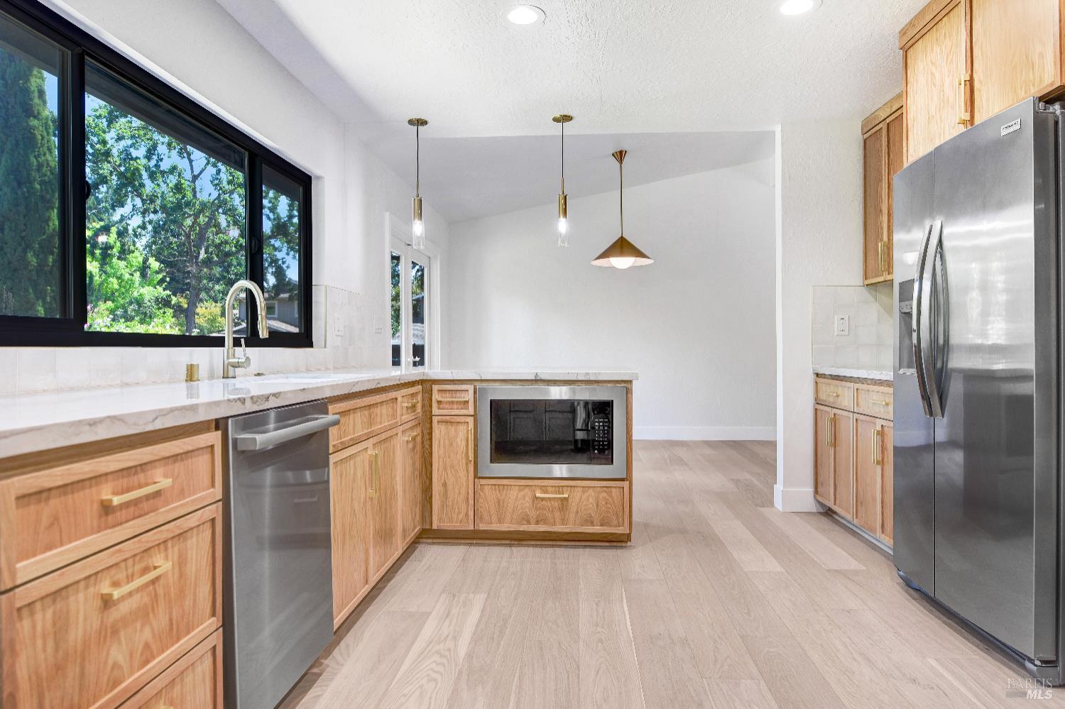 Detail Gallery Image 13 of 51 For 690 Hudson Ct, Sonoma,  CA 95476 - 4 Beds | 3 Baths