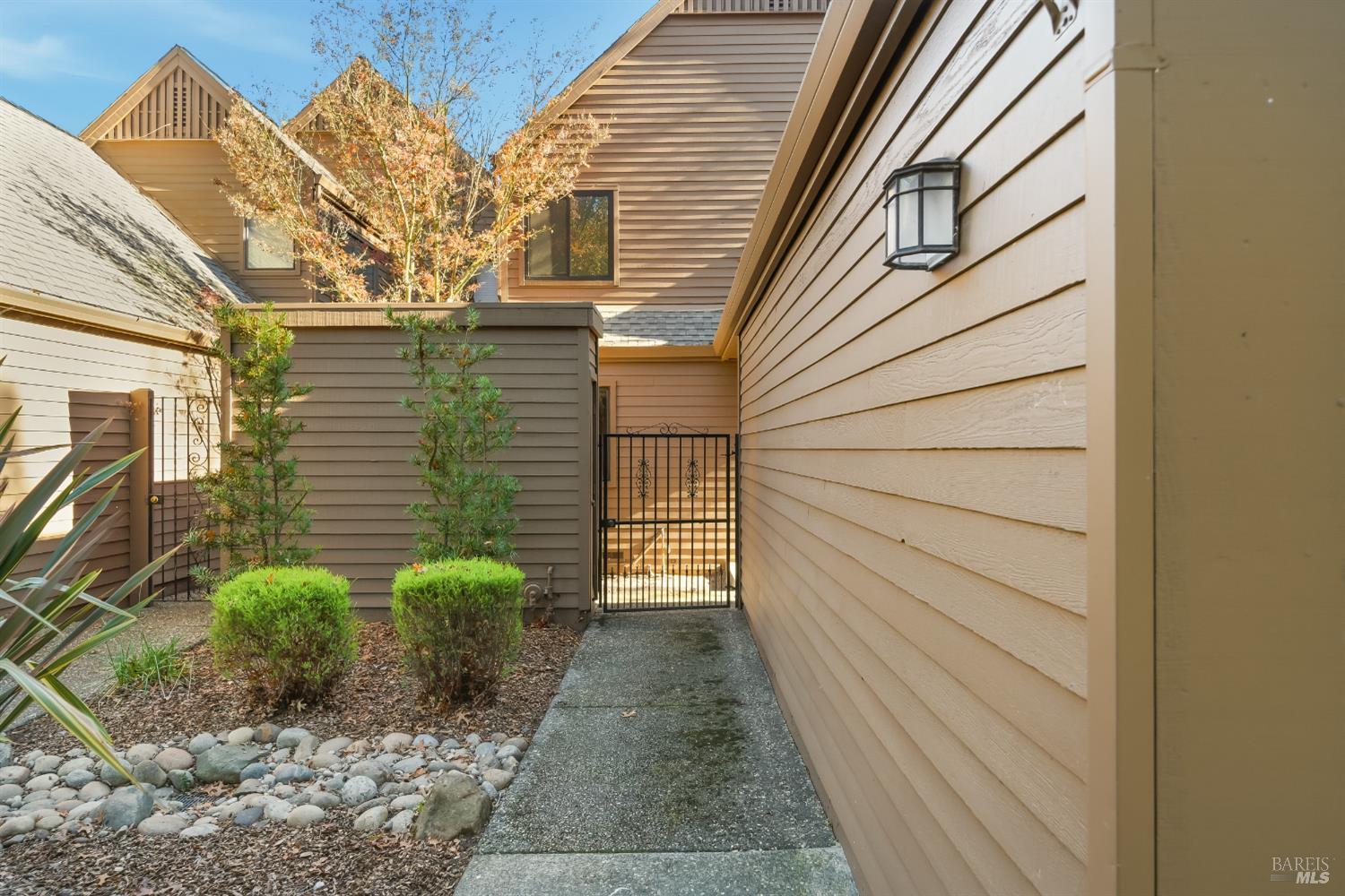 Detail Gallery Image 4 of 40 For 3316 Parker Hill Rd, Santa Rosa,  CA 95404 - 2 Beds | 1/1 Baths