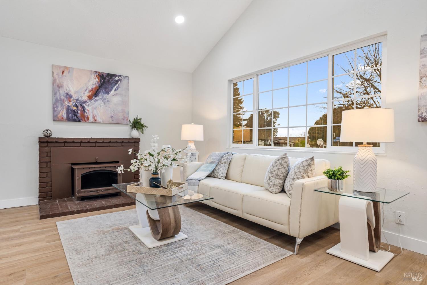 Detail Gallery Image 4 of 23 For 102 Dartmouth Ave, Vallejo,  CA 94589 - 4 Beds | 2 Baths