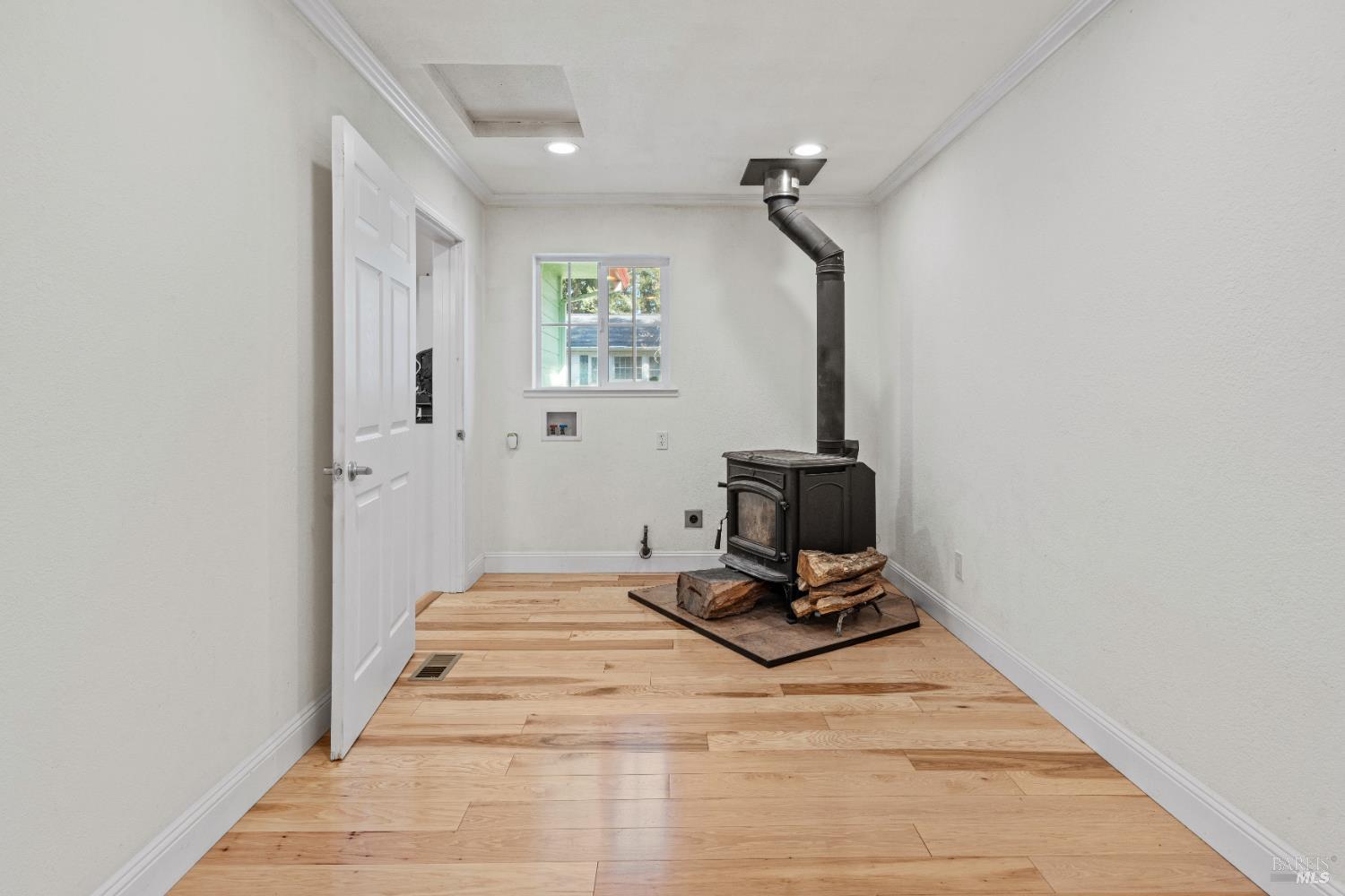 Detail Gallery Image 7 of 31 For 1701 Hickory Ct, Ukiah,  CA 95482 - 3 Beds | 3 Baths