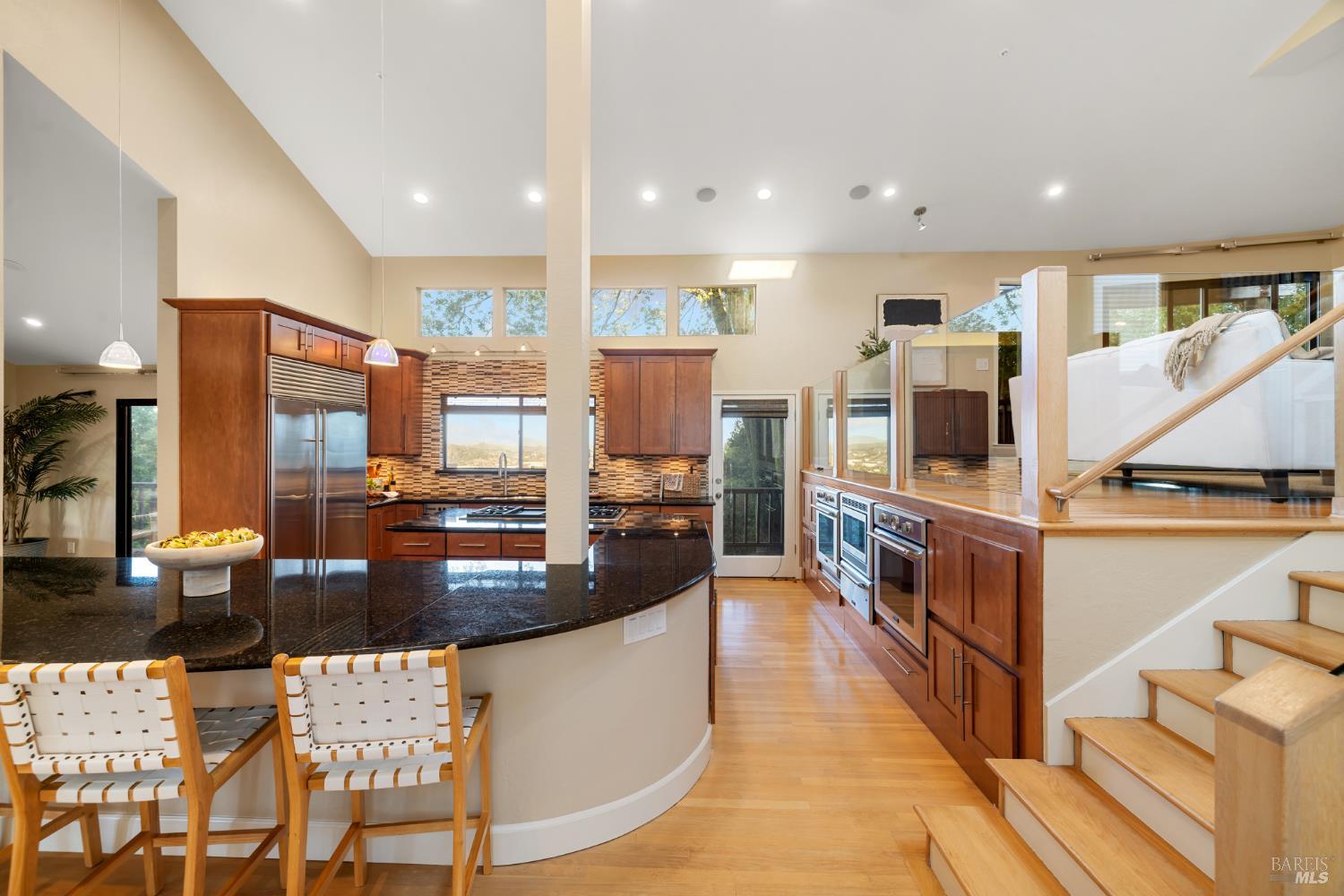 Detail Gallery Image 6 of 34 For 101 Garner Dr, Novato,  CA 94947 - 5 Beds | 4 Baths