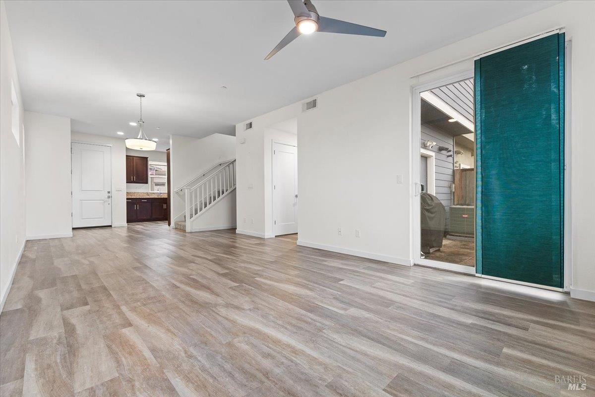 Detail Gallery Image 7 of 30 For 309 Sejong Ln, Santa Rosa,  CA 95403 - 3 Beds | 2/1 Baths