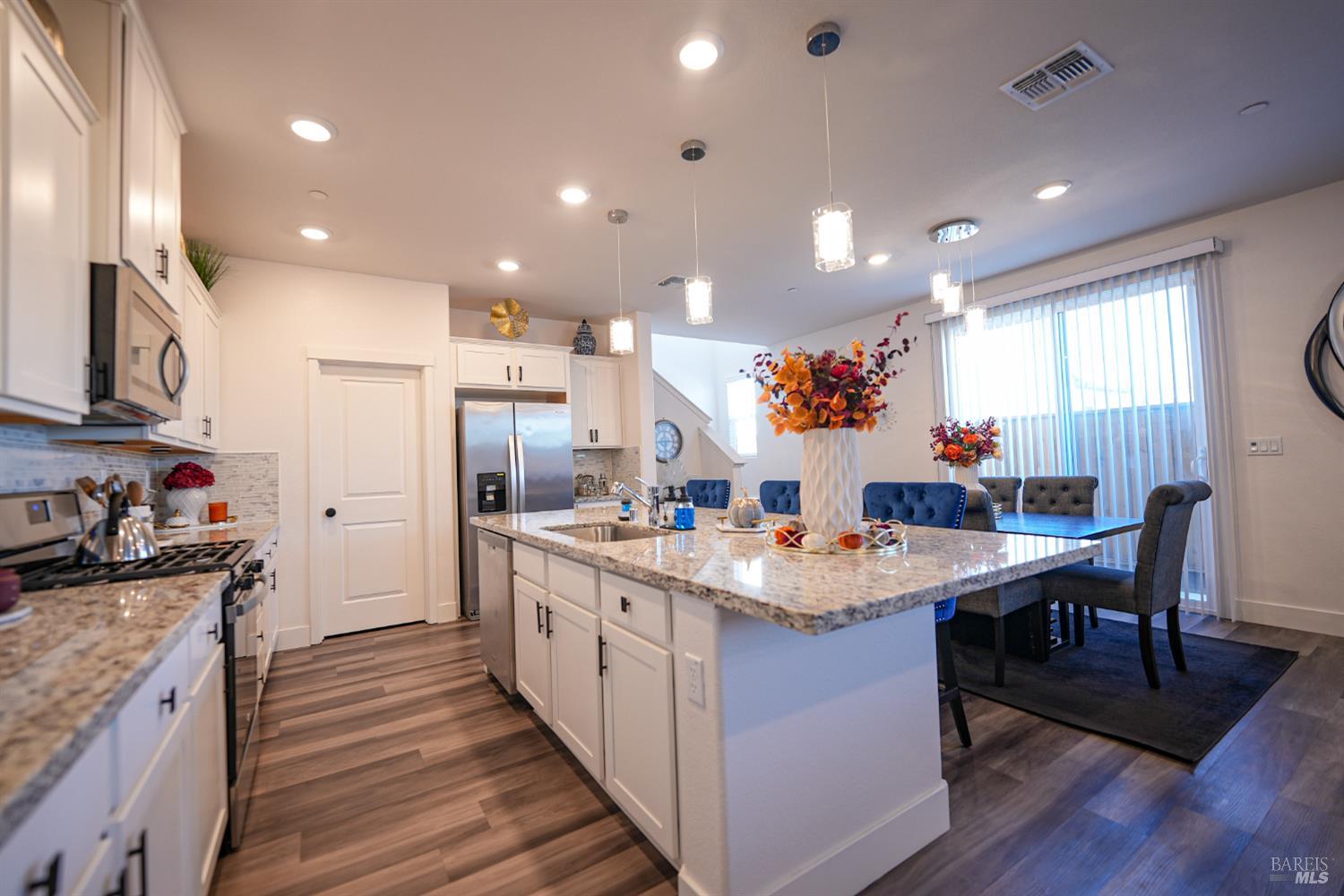 Detail Gallery Image 14 of 39 For 2612 Newberry St, Fairfield,  CA 94533 - 4 Beds | 3 Baths