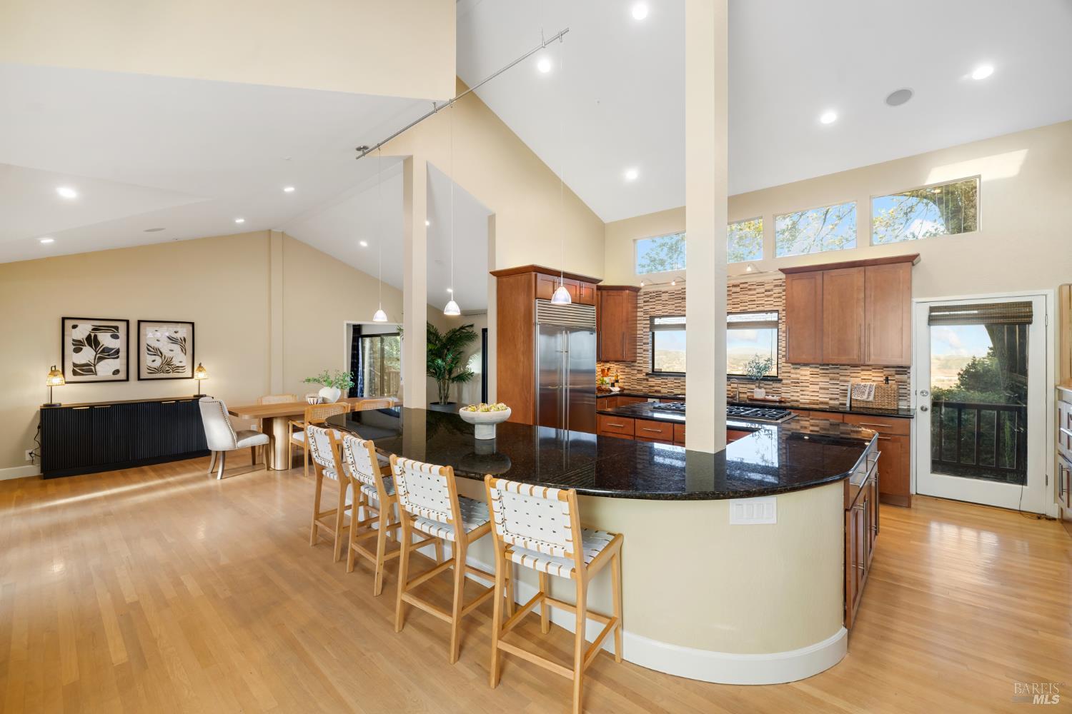 Detail Gallery Image 8 of 34 For 101 Garner Dr, Novato,  CA 94947 - 5 Beds | 4 Baths