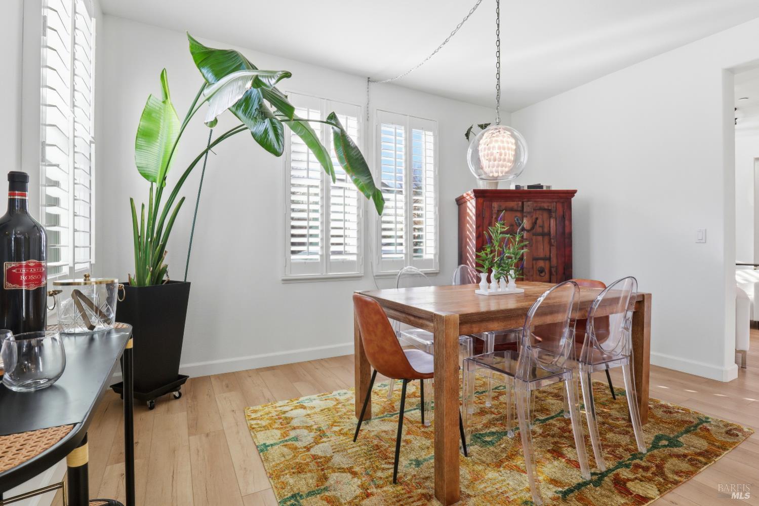 Detail Gallery Image 15 of 52 For 586 Sapphire St, Petaluma,  CA 94952 - 5 Beds | 3 Baths