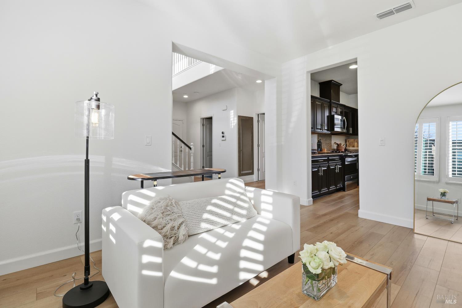 Detail Gallery Image 10 of 52 For 586 Sapphire St, Petaluma,  CA 94952 - 5 Beds | 3 Baths