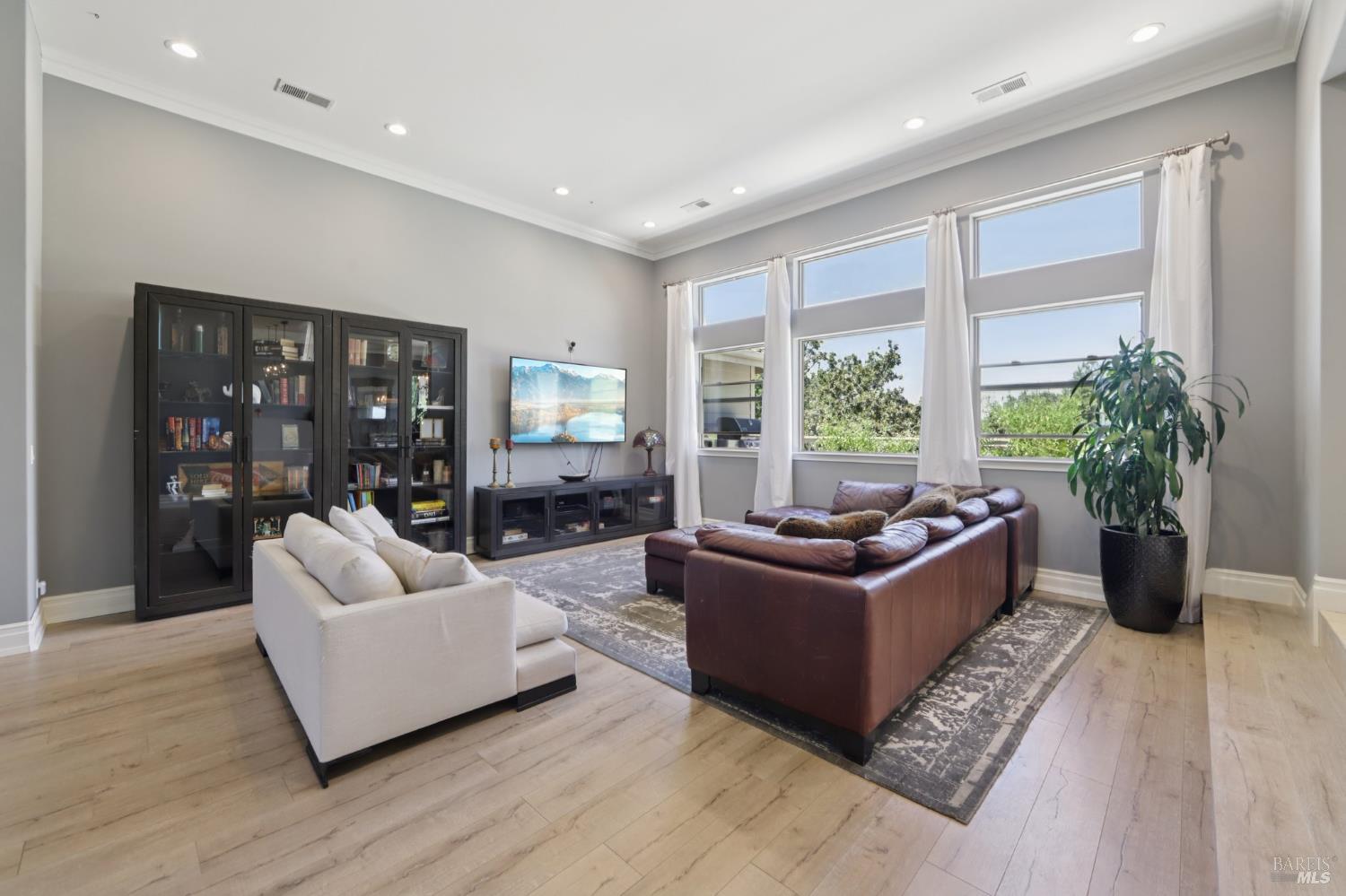 Detail Gallery Image 12 of 70 For 5969 Vista Rdgs, Santa Rosa,  CA 95409 - 5 Beds | 3/1 Baths