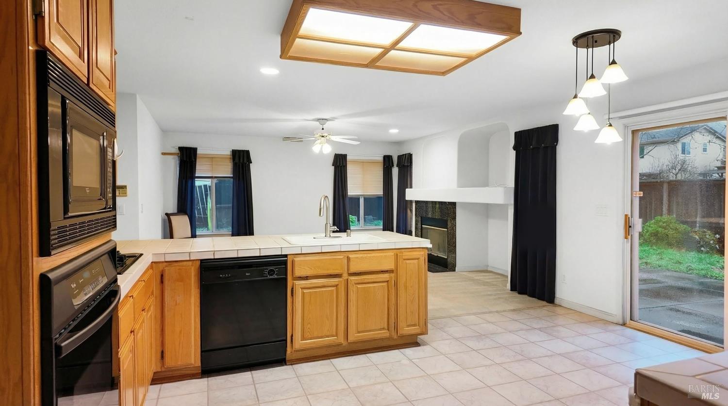 Detail Gallery Image 12 of 43 For 4124 Singletree Way, Fairfield,  CA 94533 - 5 Beds | 3 Baths