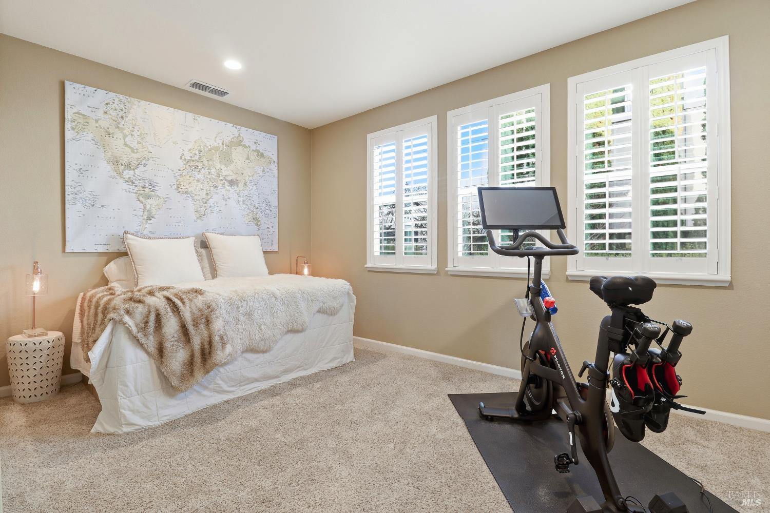 Detail Gallery Image 20 of 52 For 586 Sapphire St, Petaluma,  CA 94952 - 5 Beds | 3 Baths