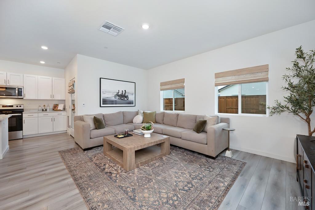 Detail Gallery Image 24 of 40 For 1770 Butterfly Ln, Dixon,  CA 95620 - 3 Beds | 2 Baths