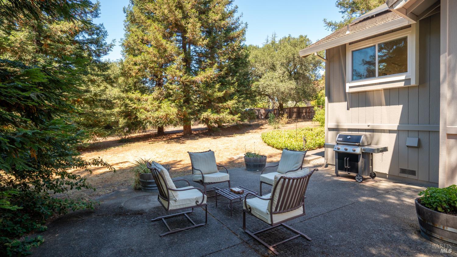 Detail Gallery Image 22 of 29 For 219 Burgundy Rd, Healdsburg,  CA 95448 - 4 Beds | 2 Baths