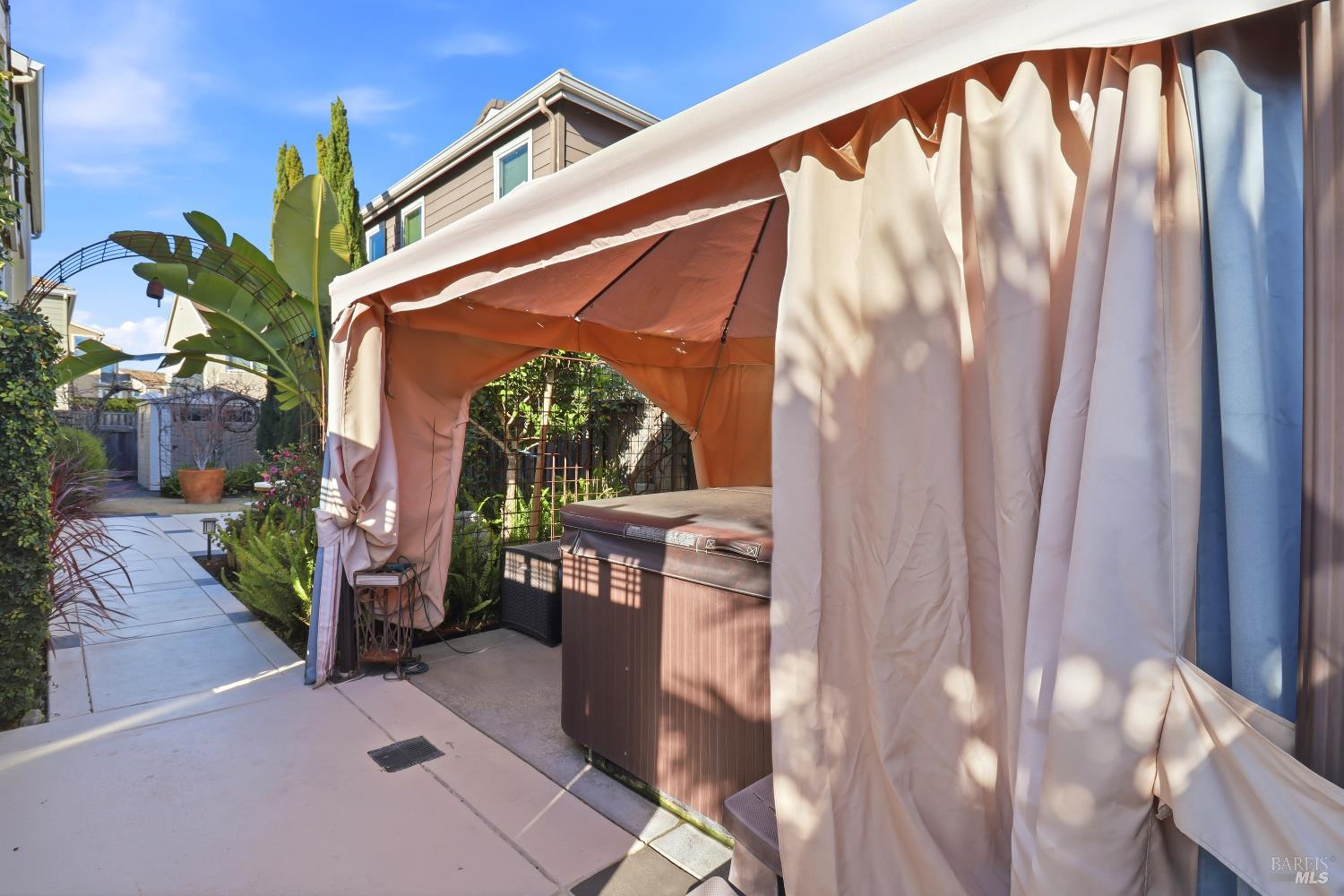 Detail Gallery Image 42 of 52 For 586 Sapphire St, Petaluma,  CA 94952 - 5 Beds | 3 Baths