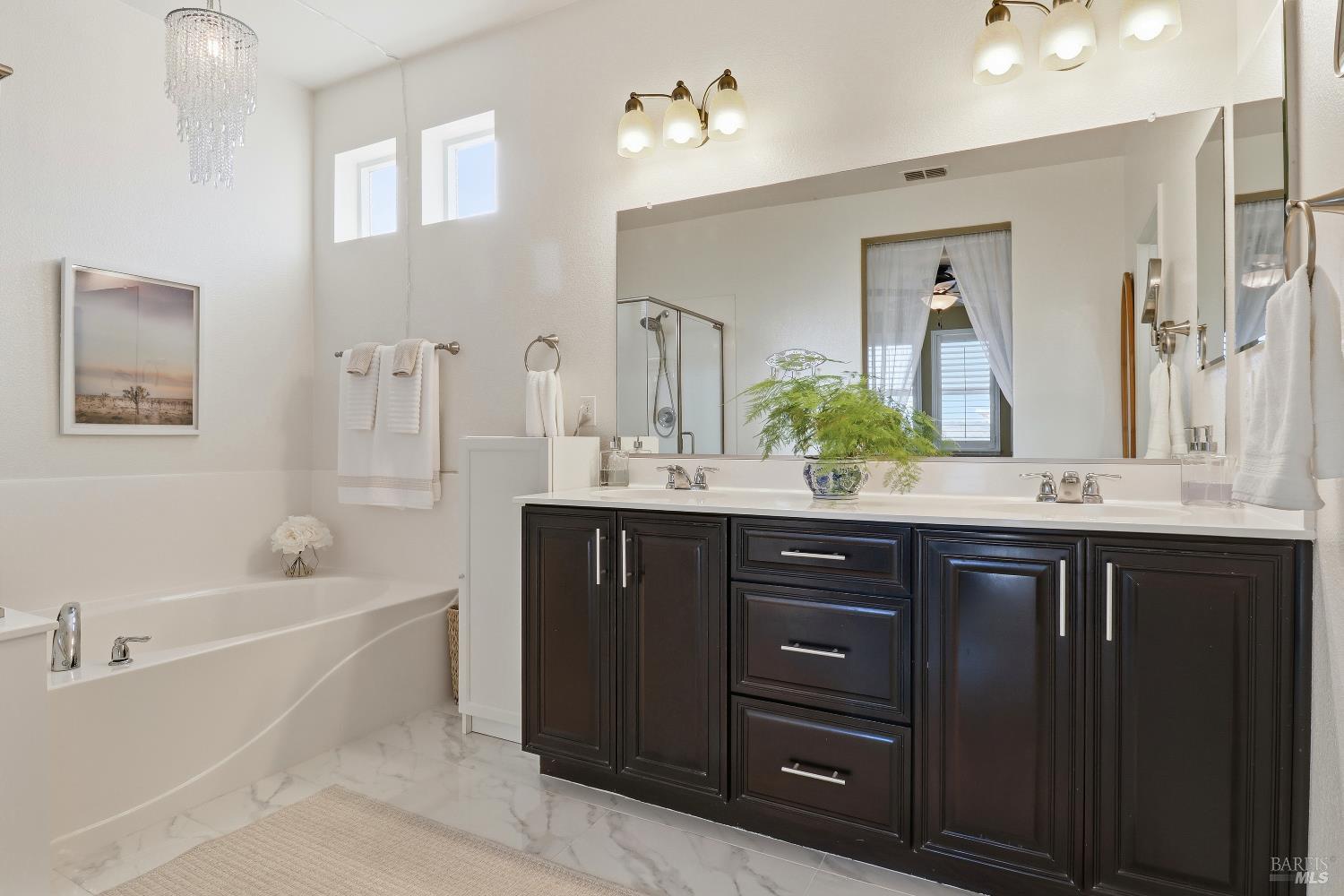 Detail Gallery Image 33 of 52 For 586 Sapphire St, Petaluma,  CA 94952 - 5 Beds | 3 Baths