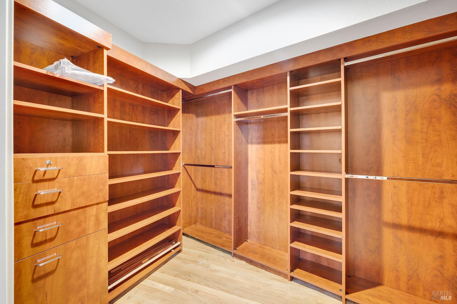 Detail Gallery Image 16 of 34 For 101 Garner Dr, Novato,  CA 94947 - 5 Beds | 4 Baths