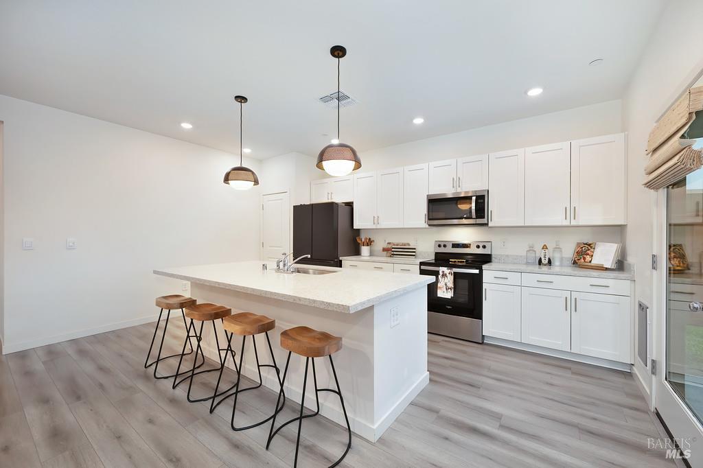 Detail Gallery Image 19 of 40 For 1770 Butterfly Ln, Dixon,  CA 95620 - 3 Beds | 2 Baths