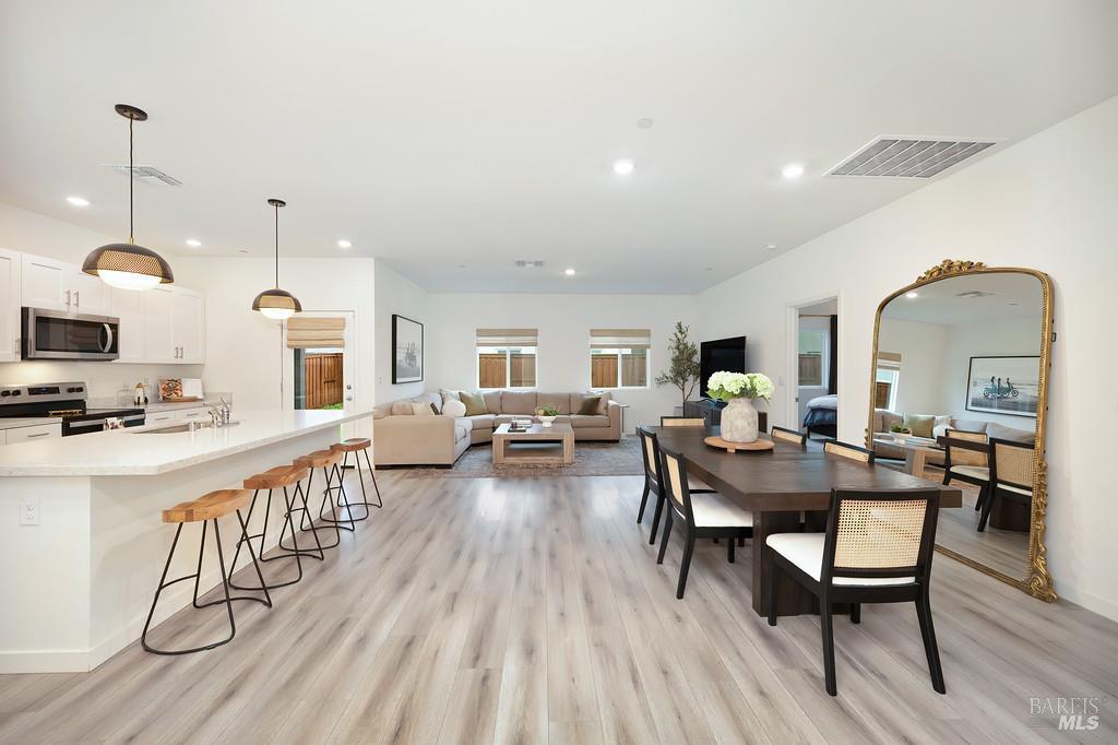 Detail Gallery Image 13 of 40 For 1770 Butterfly Ln, Dixon,  CA 95620 - 3 Beds | 2 Baths