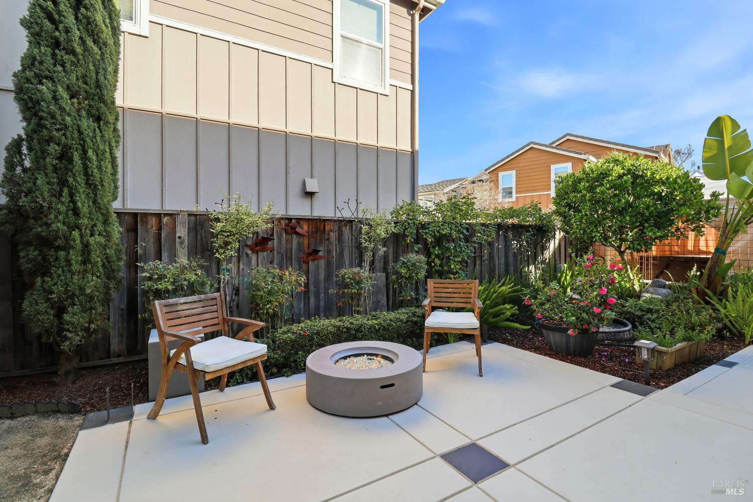 Detail Gallery Image 35 of 52 For 586 Sapphire St, Petaluma,  CA 94952 - 5 Beds | 3 Baths