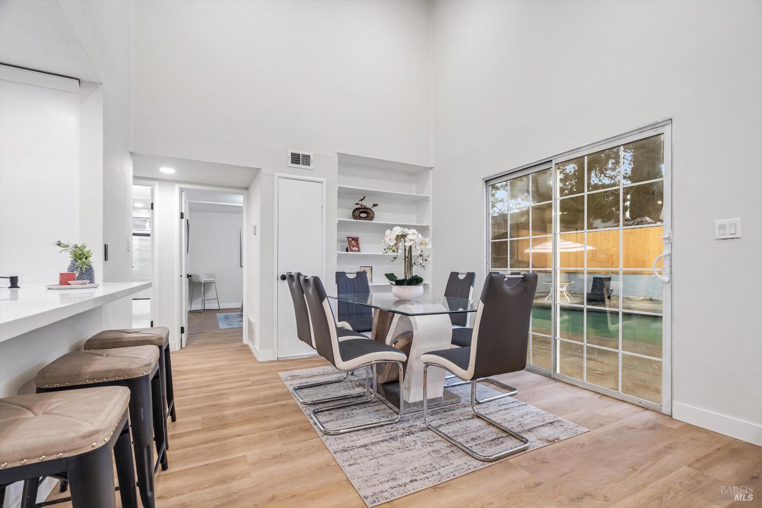 Detail Gallery Image 8 of 23 For 102 Dartmouth Ave, Vallejo,  CA 94589 - 4 Beds | 2 Baths