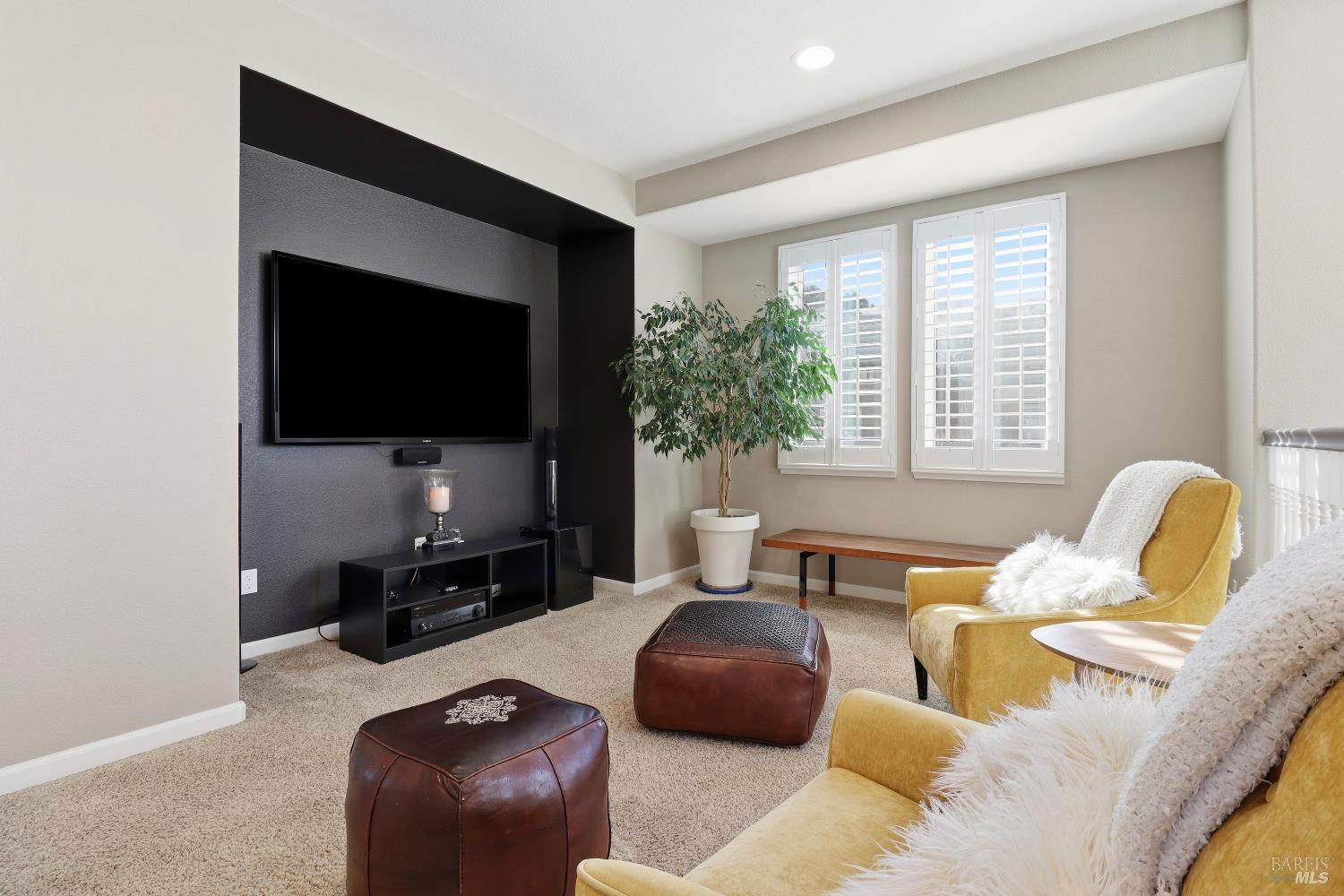 Detail Gallery Image 23 of 52 For 586 Sapphire St, Petaluma,  CA 94952 - 5 Beds | 3 Baths