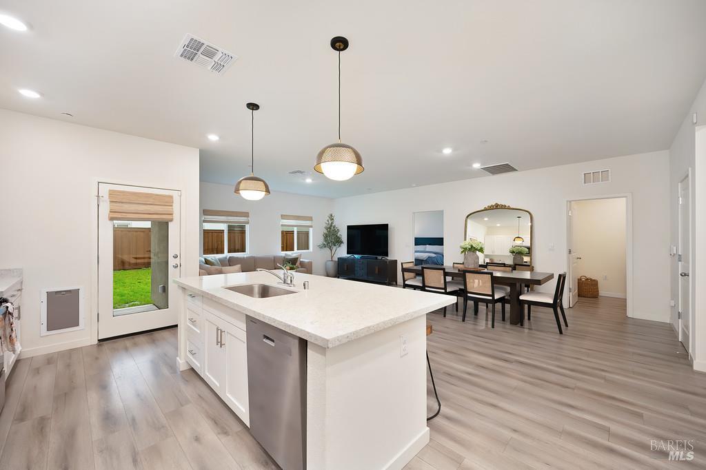 Detail Gallery Image 15 of 40 For 1770 Butterfly Ln, Dixon,  CA 95620 - 3 Beds | 2 Baths