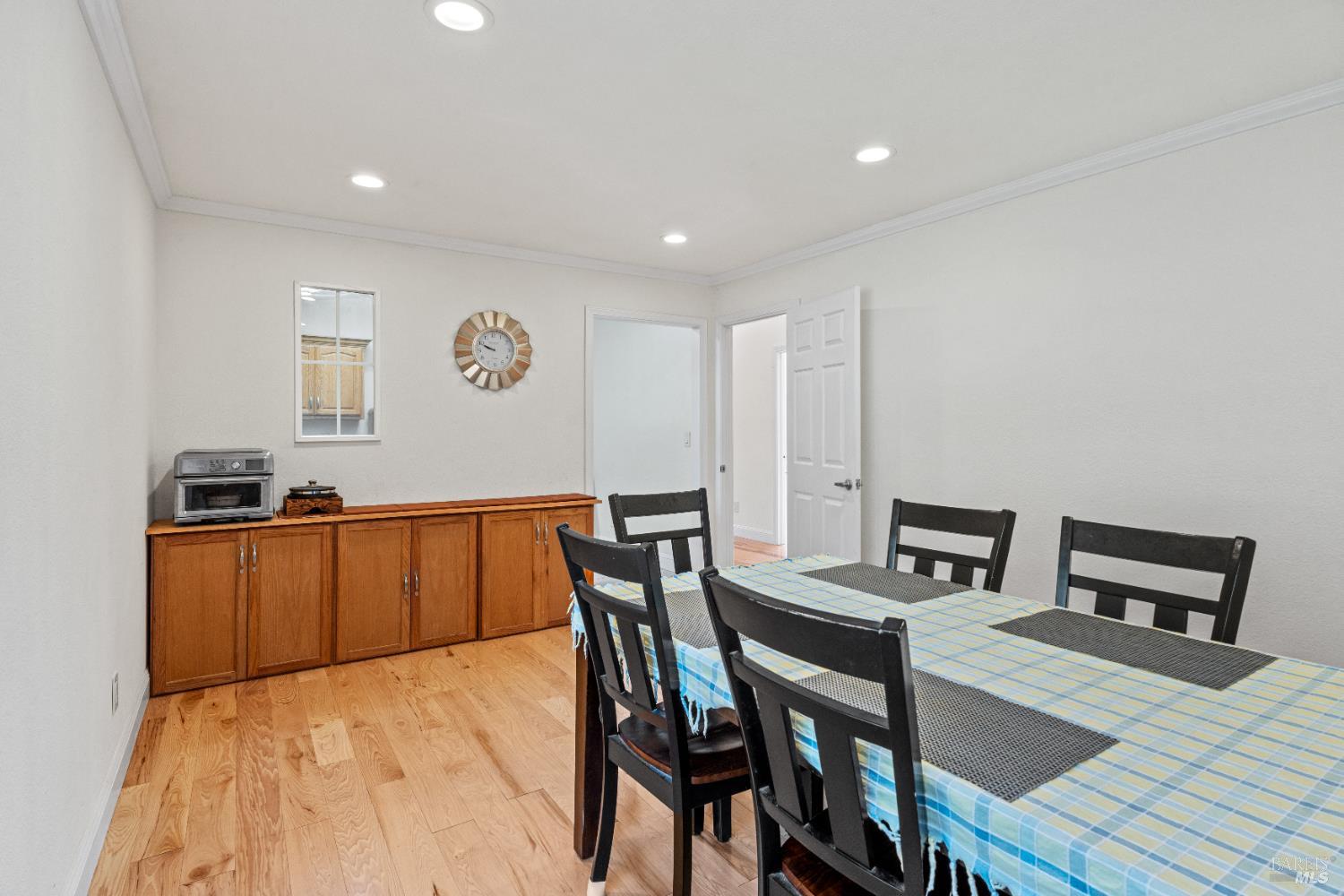 Detail Gallery Image 10 of 31 For 1701 Hickory Ct, Ukiah,  CA 95482 - 3 Beds | 3 Baths