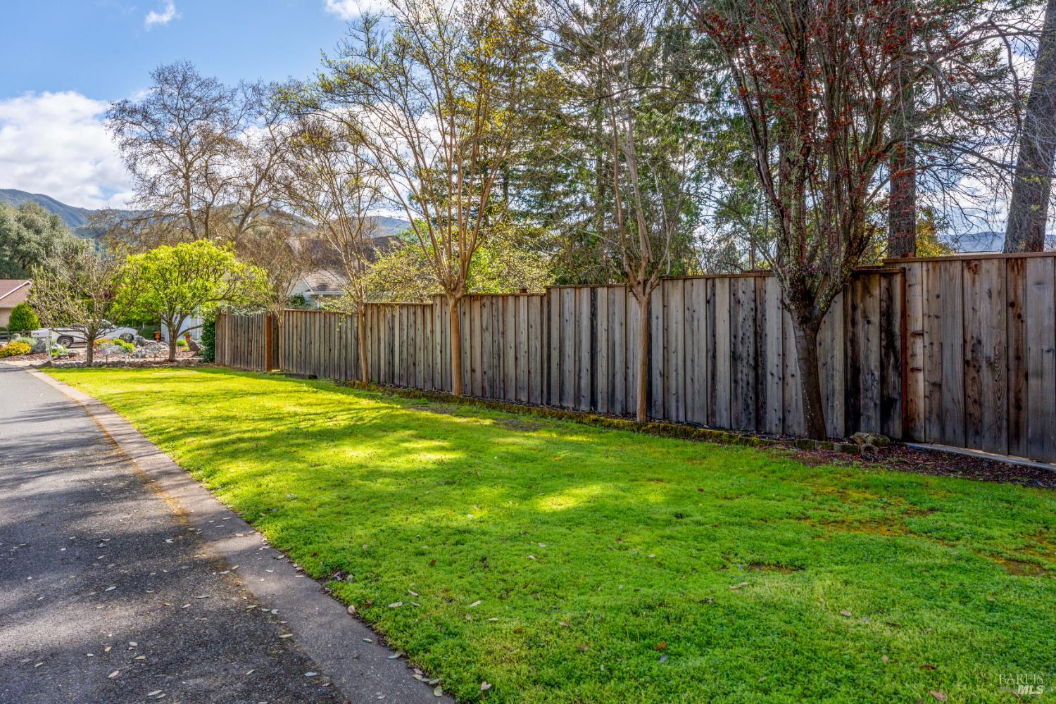 Detail Gallery Image 29 of 31 For 1701 Hickory Ct, Ukiah,  CA 95482 - 3 Beds | 3 Baths