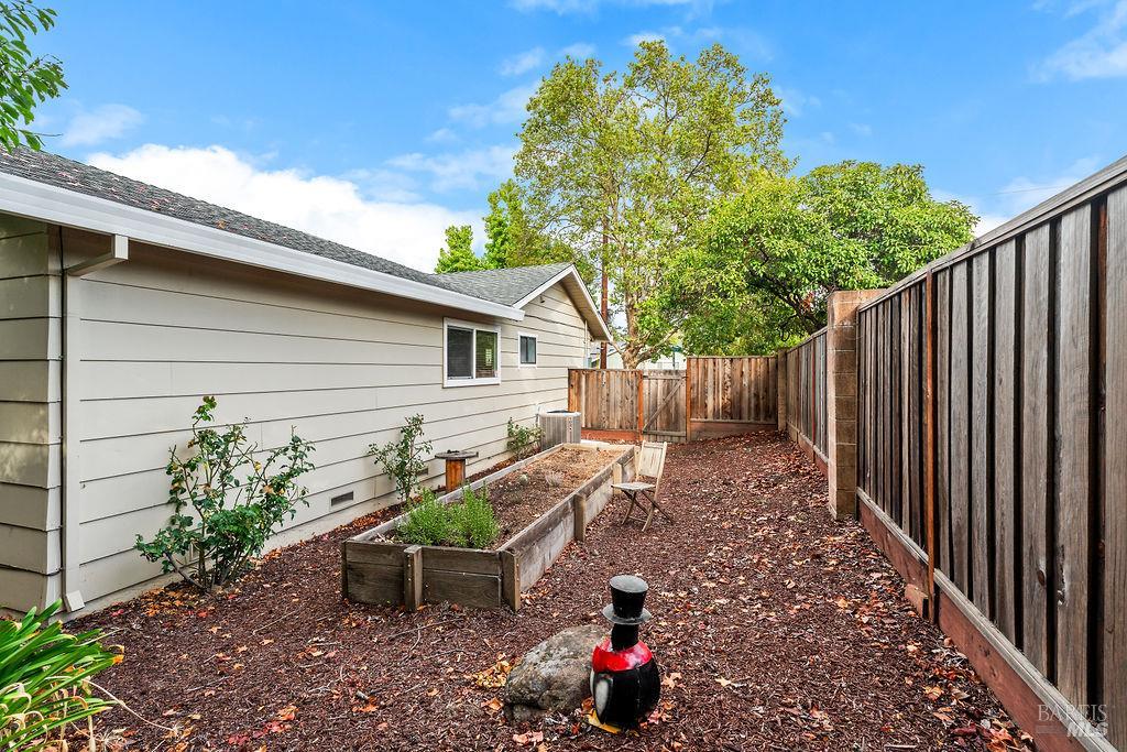 Detail Gallery Image 67 of 74 For 2635 Canterbury Dr, Santa Rosa,  CA 95405 - 3 Beds | 2 Baths