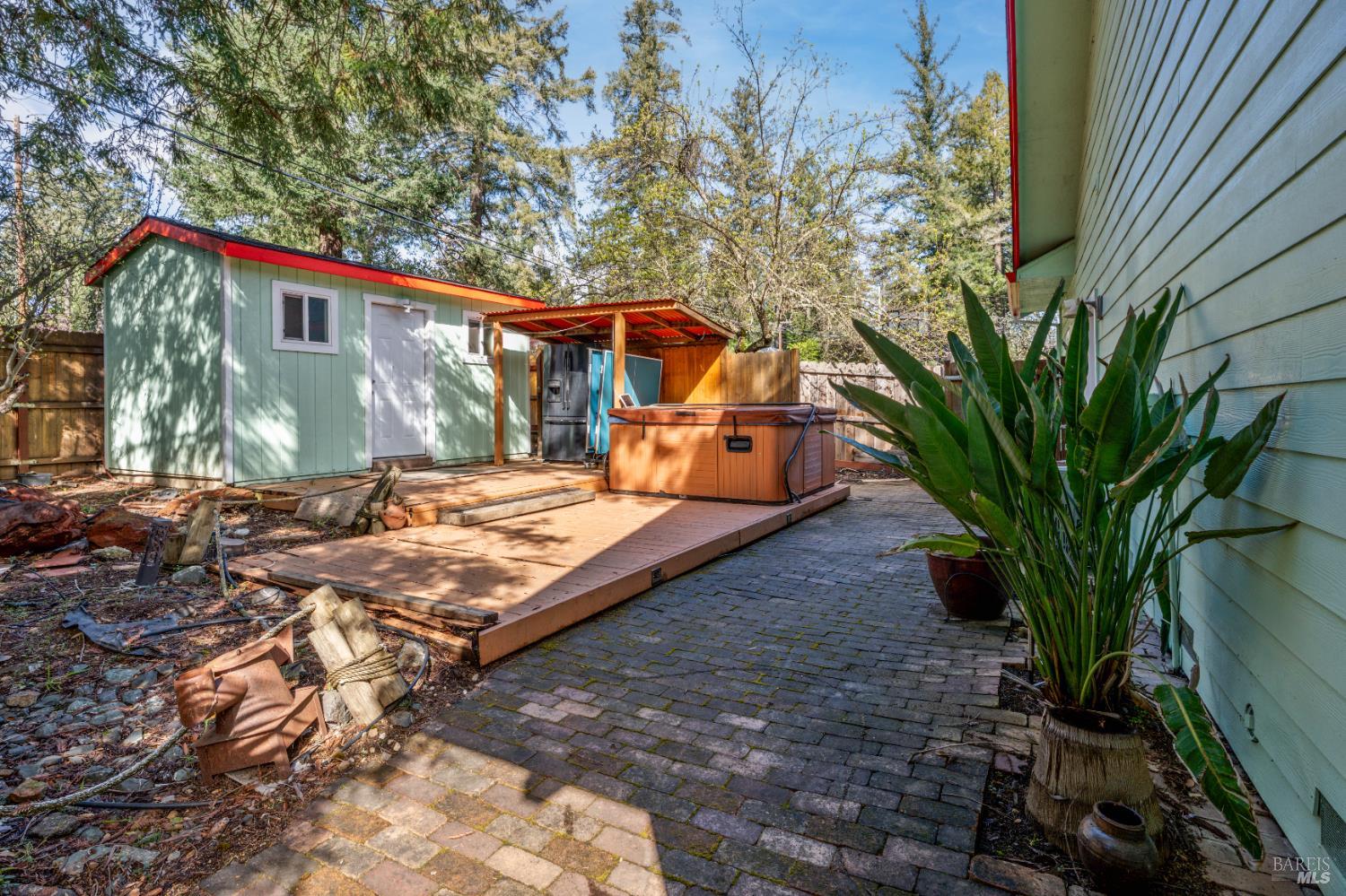 Detail Gallery Image 25 of 31 For 1701 Hickory Ct, Ukiah,  CA 95482 - 3 Beds | 3 Baths